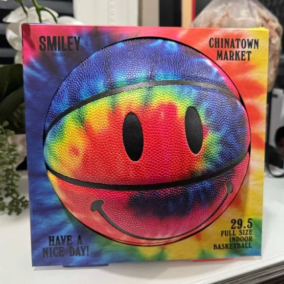 Chinatown Market GROOVY TYE DYE BASKETBALL BRAND NEW RARE 100% AUTHENTIC POP ART